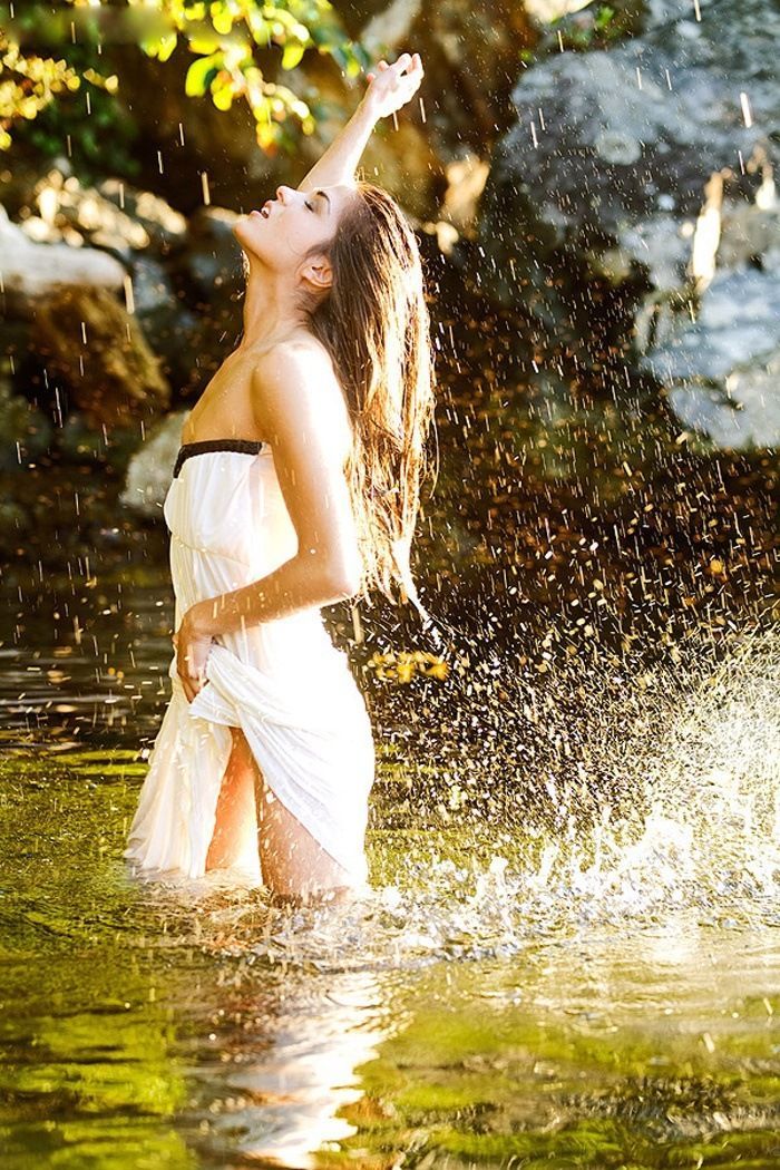 Marie Avgeropoulos in Jugao