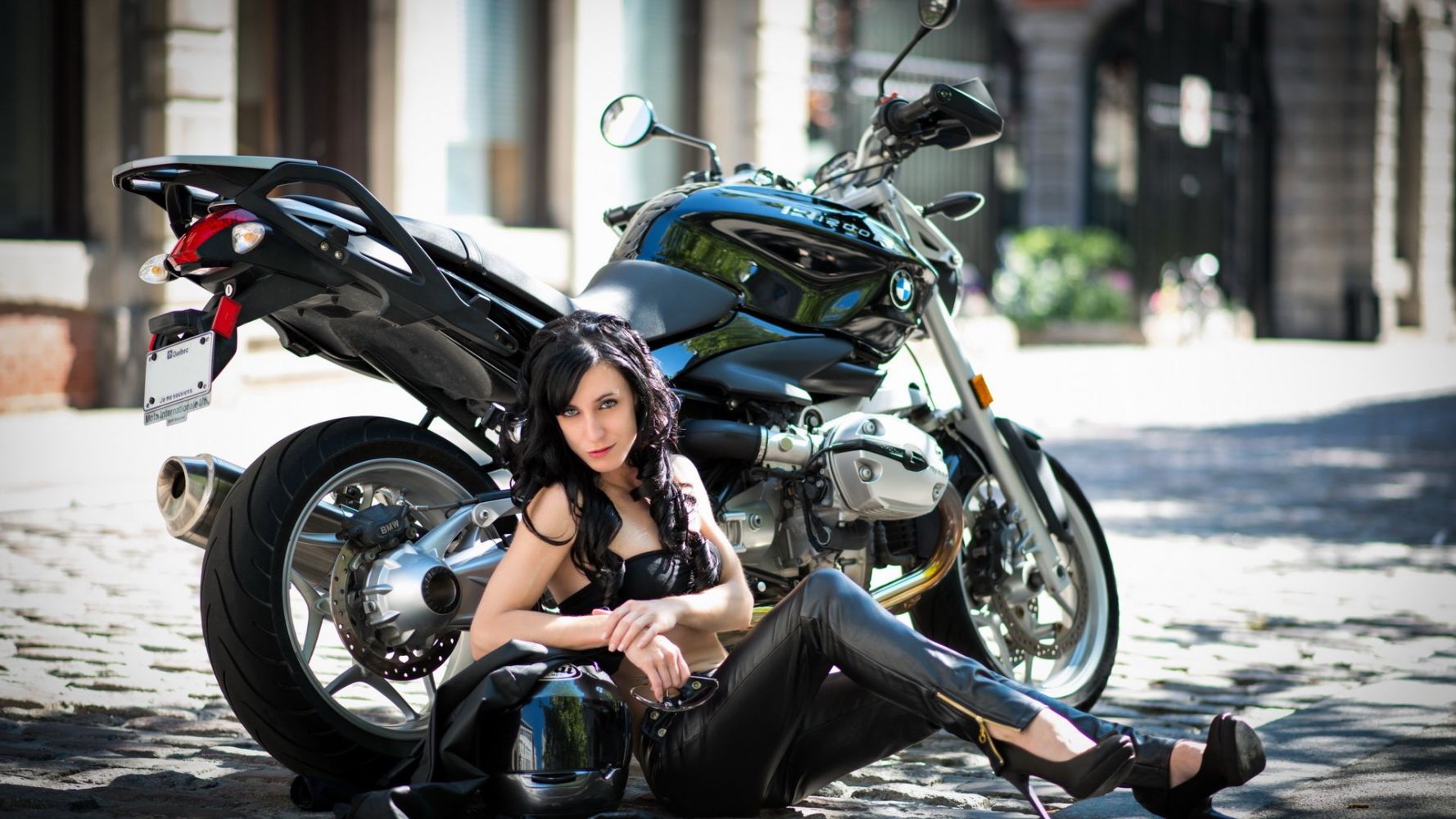 European women on bikes in Jugao