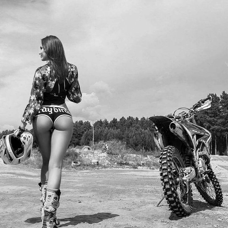 Beautiful girls and motorcycles in Jugao