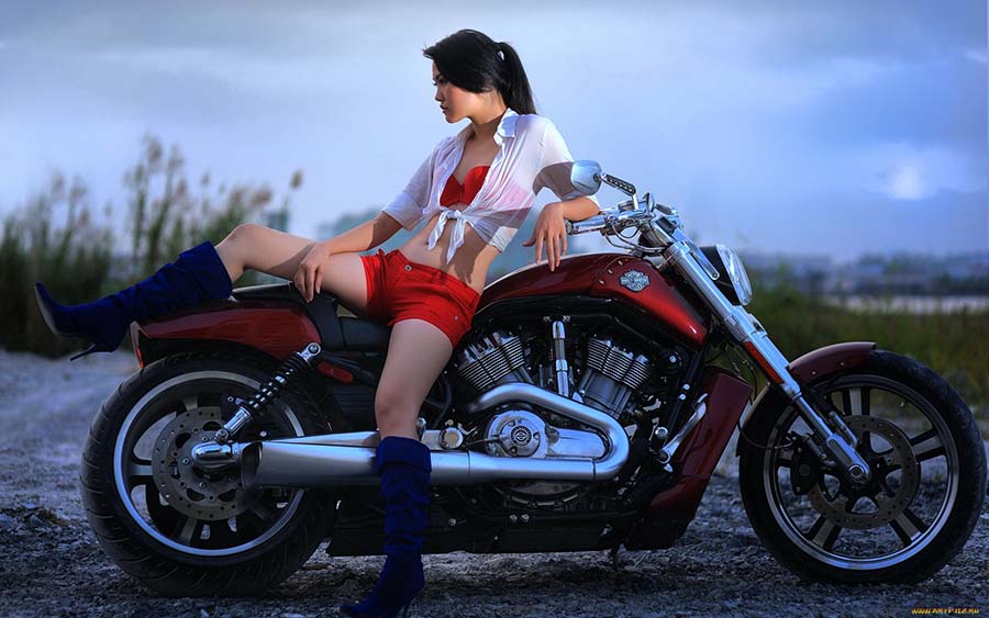 Beautiful girls and motorcycles in Jugao