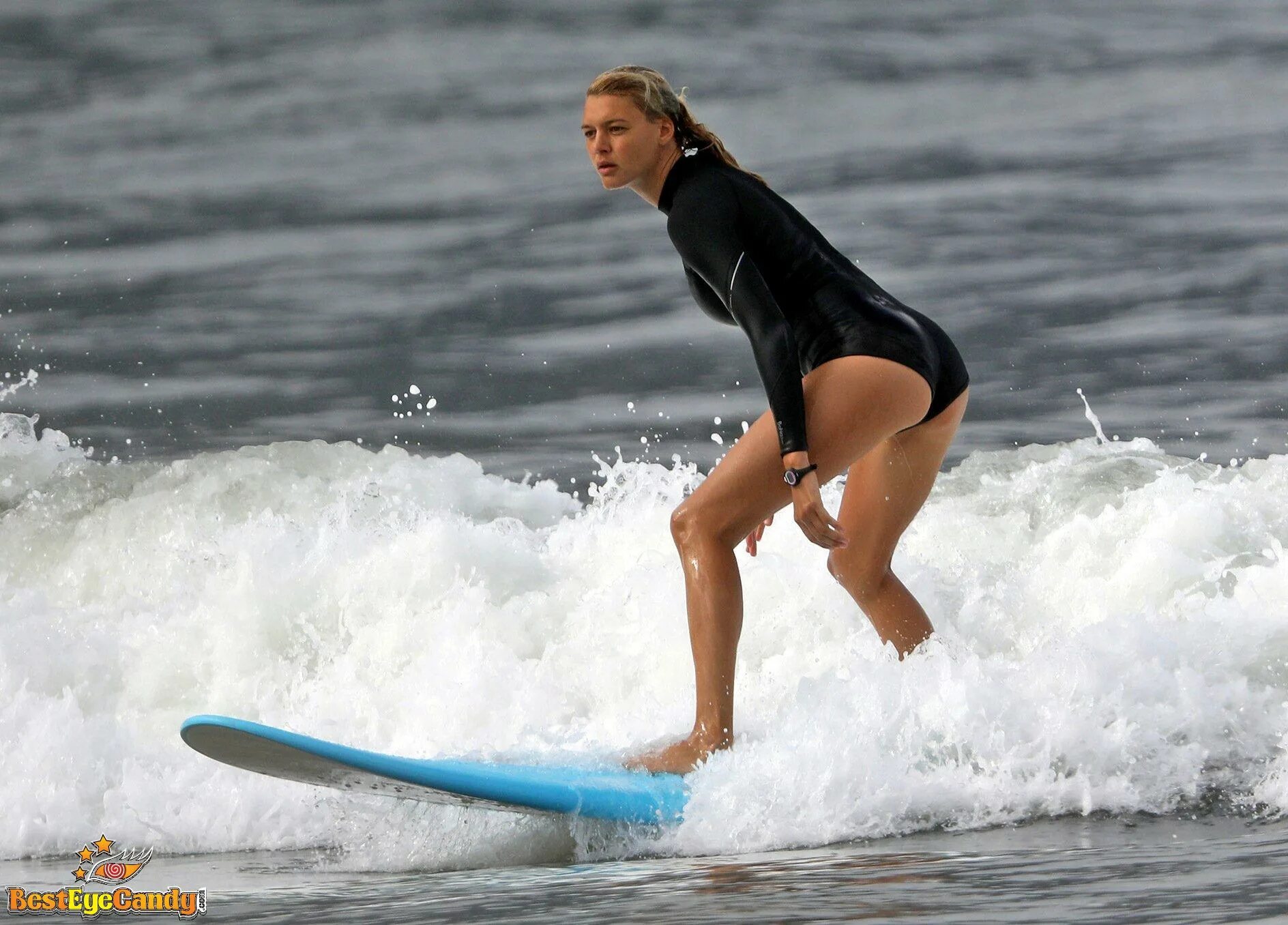 Kelly Rohrbach underwear in Jugao