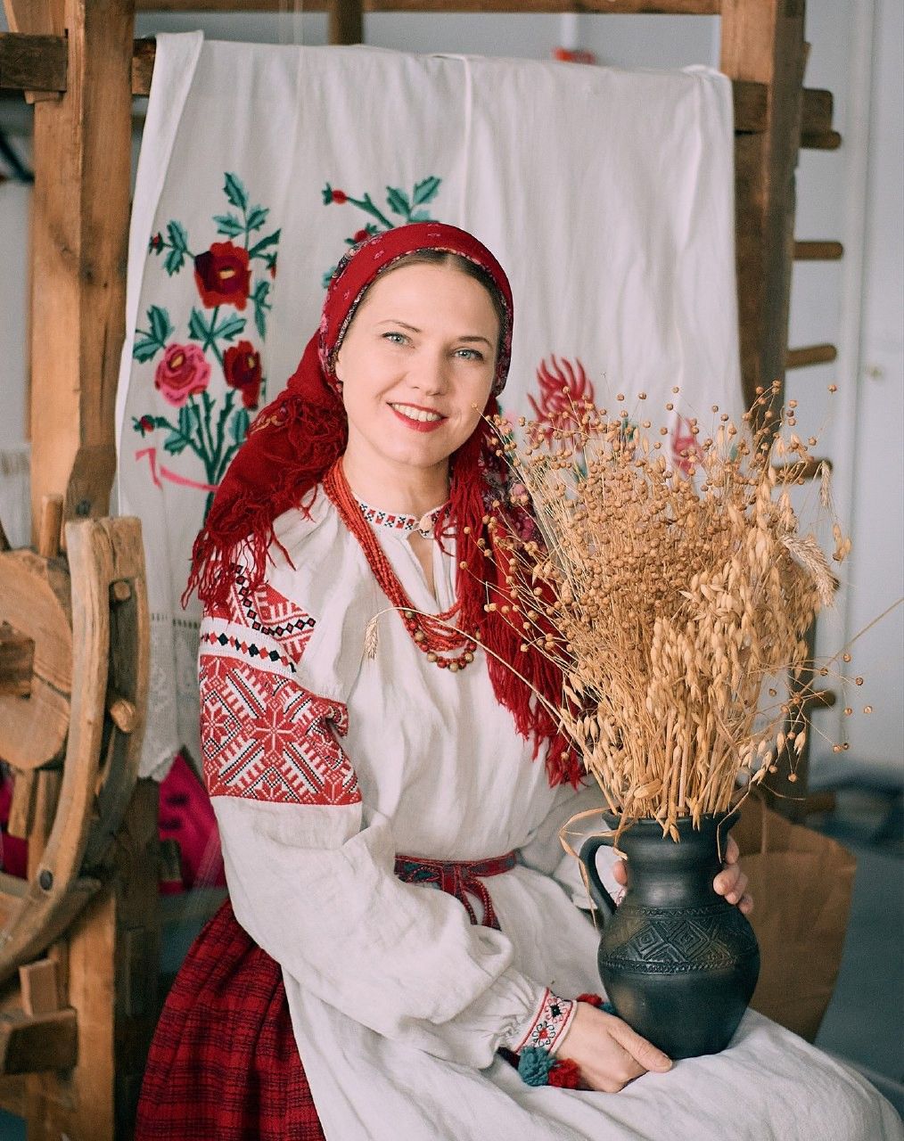 Women in Slavic costumes in Jugao
