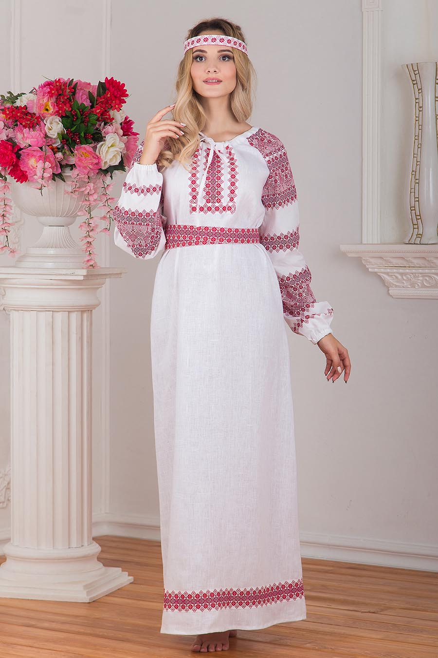 Women in Slavic costumes in Jugao