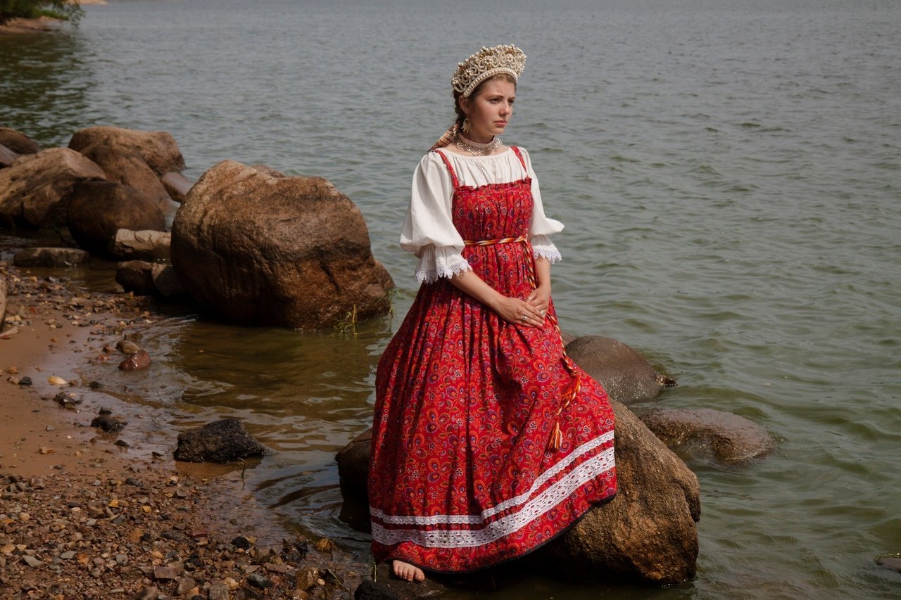 Women in Slavic costumes in Jugao