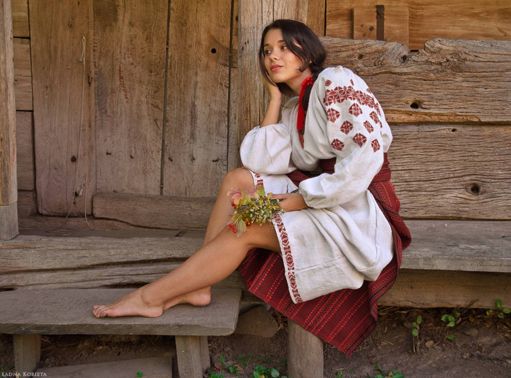 Women in Slavic costumes in Jugao