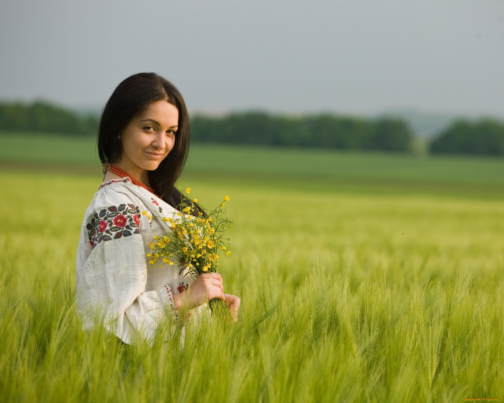 Women in Slavic costumes in Jugao