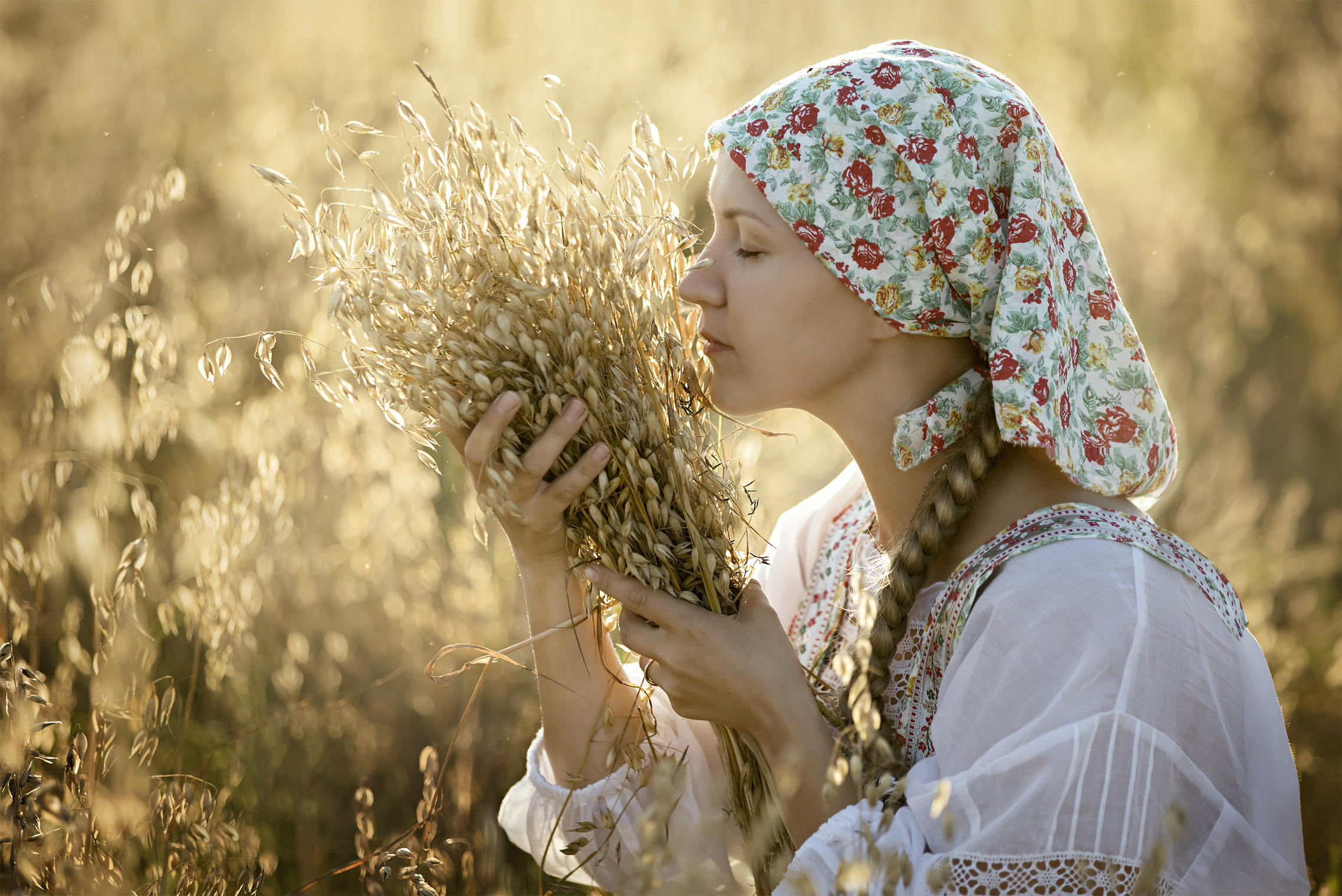 Photo Women in Slavic costumes in Jugao