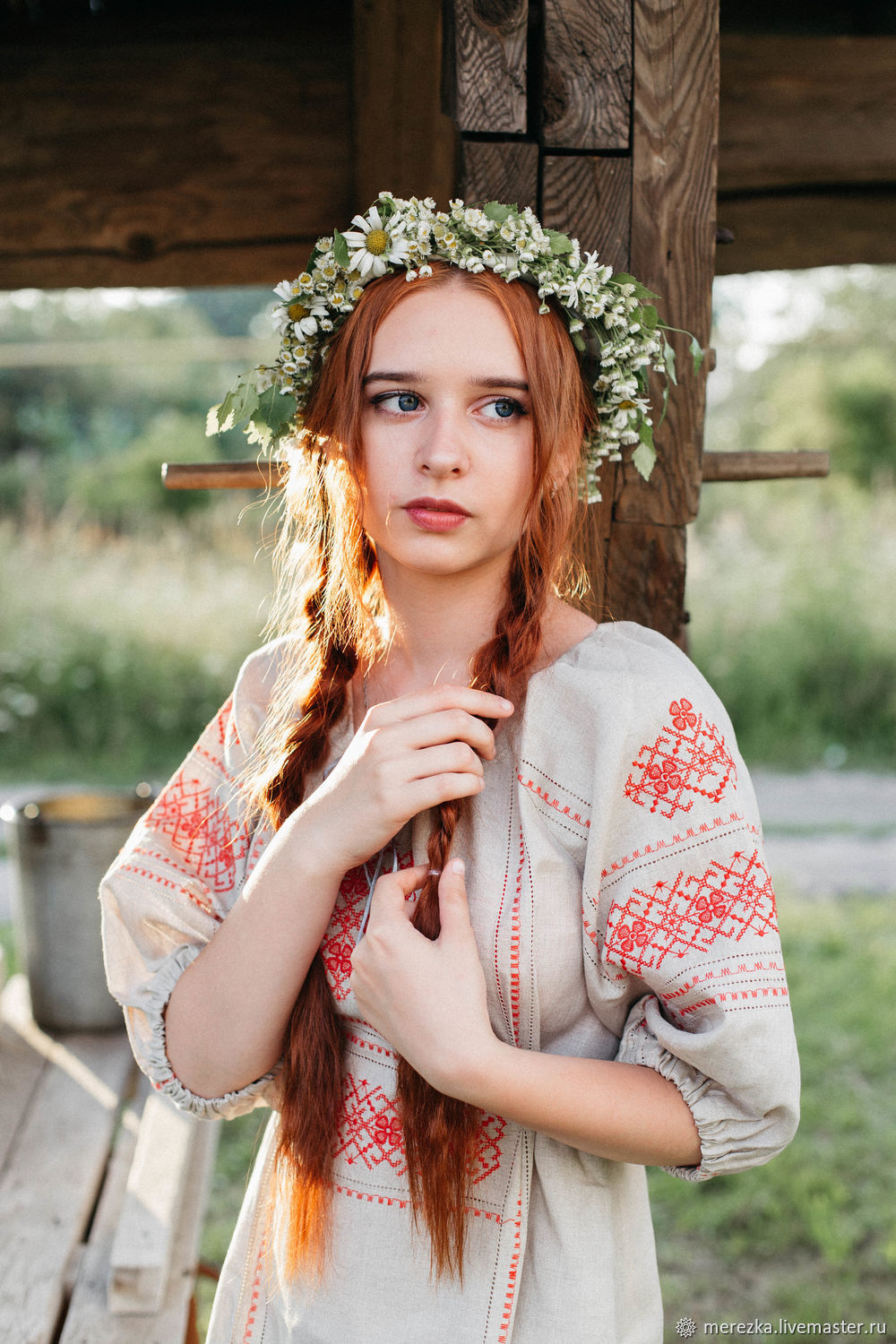 Girls in Slavic costumes in Jugao