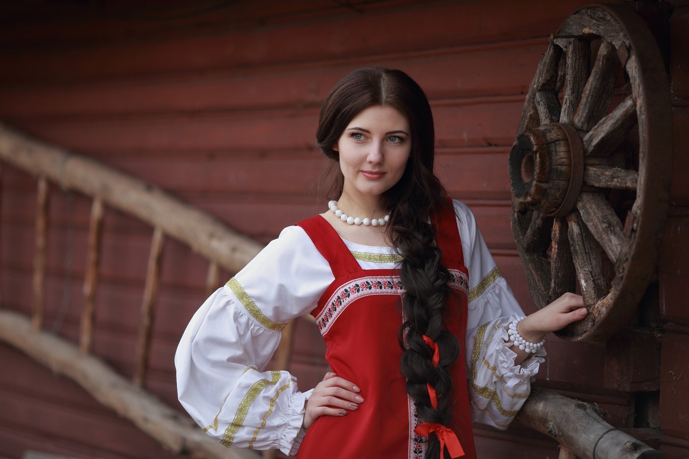 Girls in Slavic costumes in Jugao