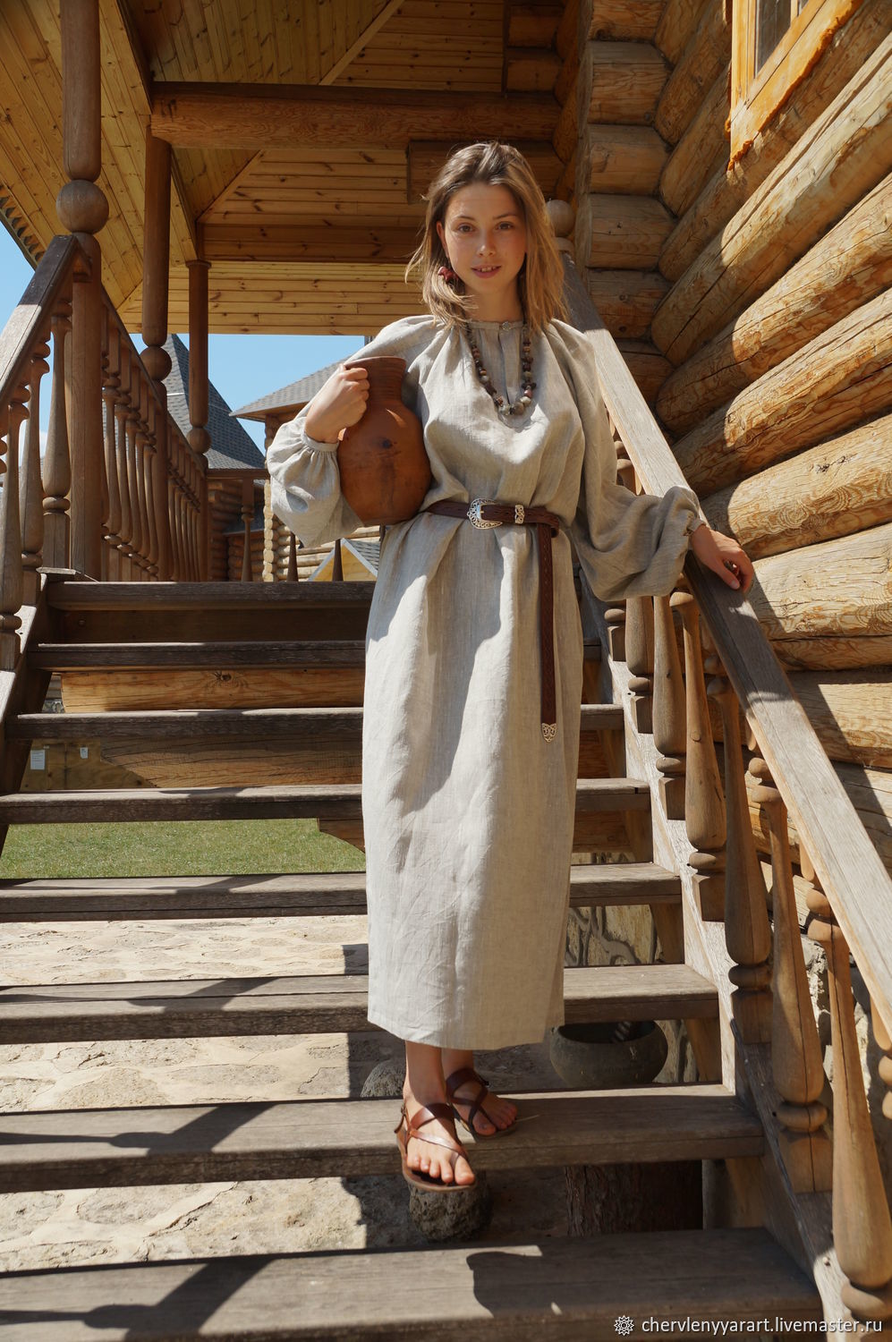 Girls in Slavic costumes in Jugao