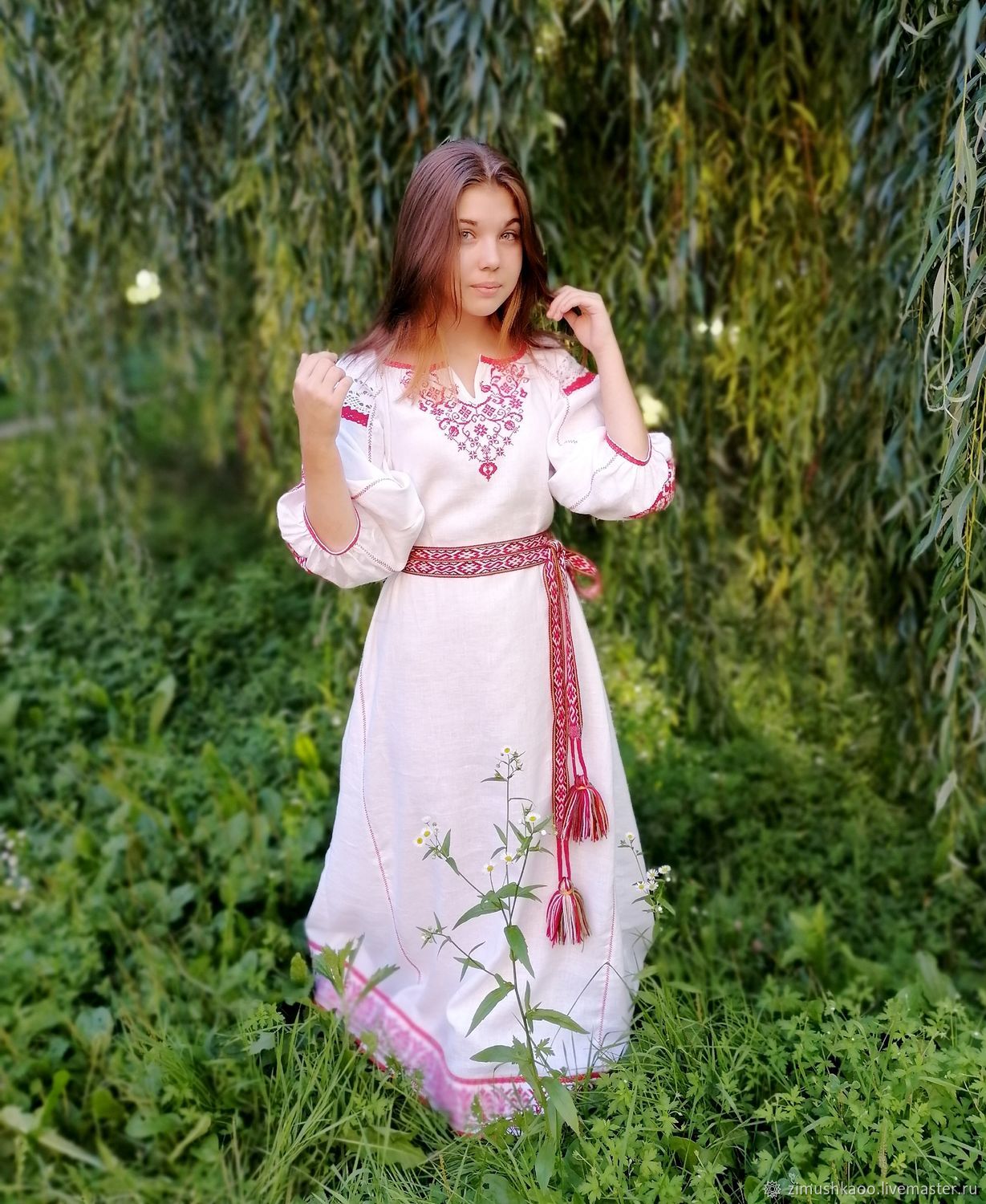 Girl Girls in Slavic costumes in Jugao