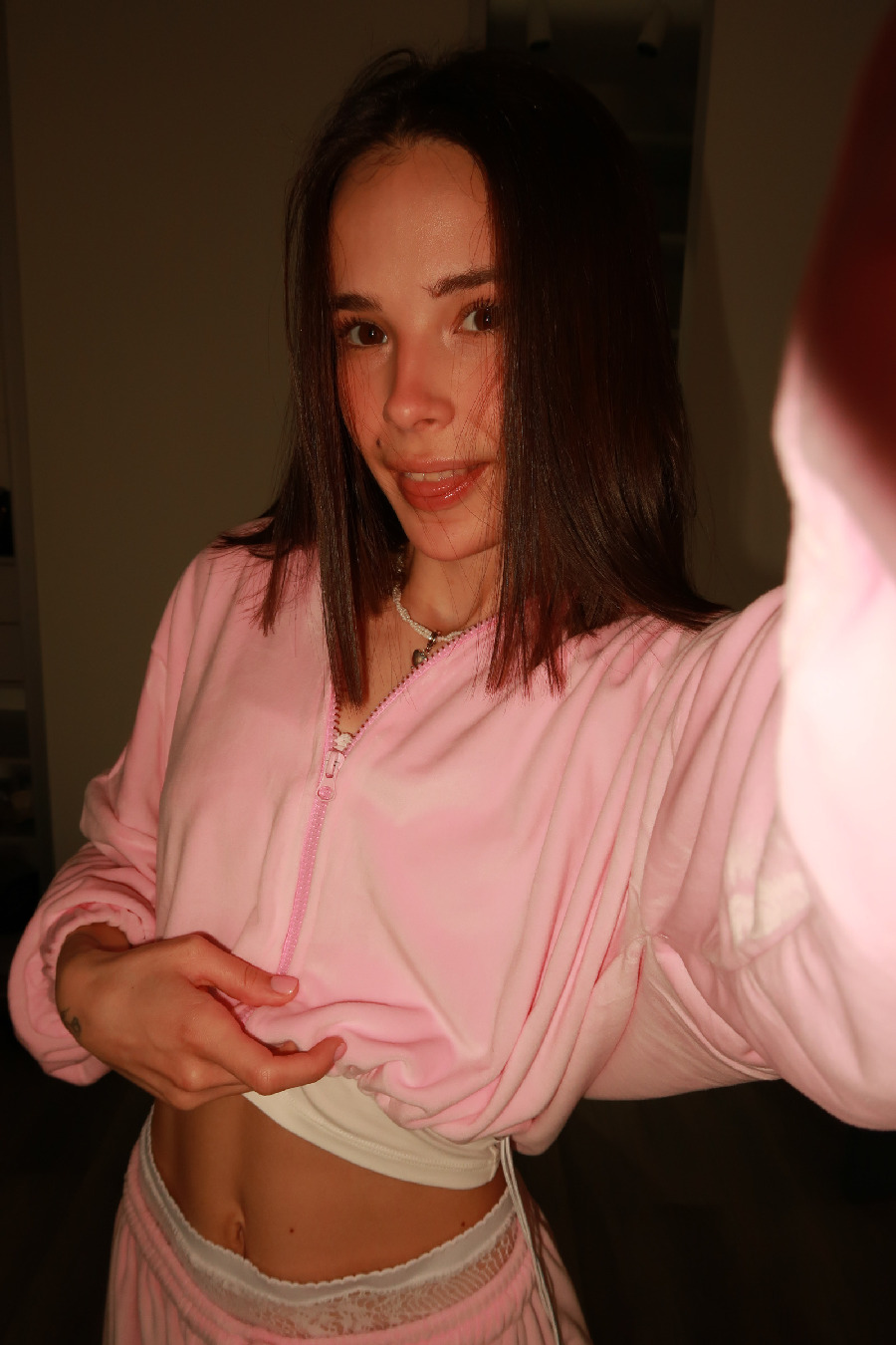 Tina brings the glow — live moments in Jugao