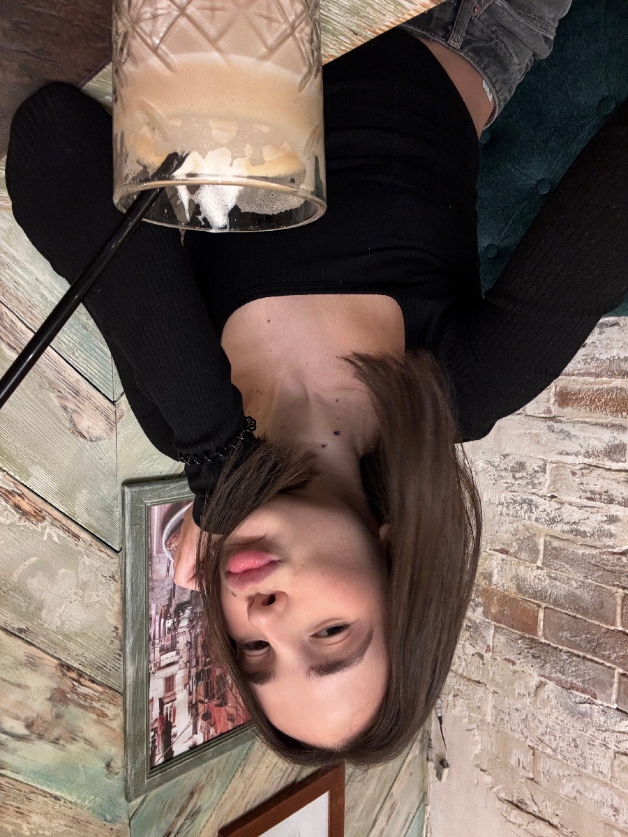 Fresh photos, fresh mood — Tina online in Jugao